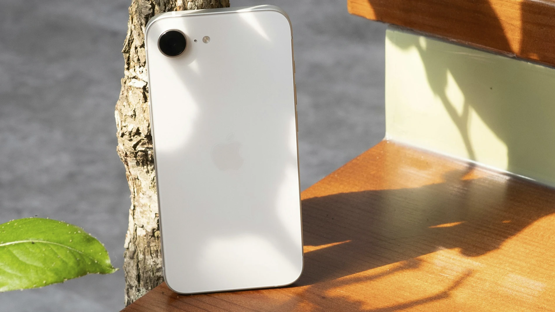 iPhone 16e