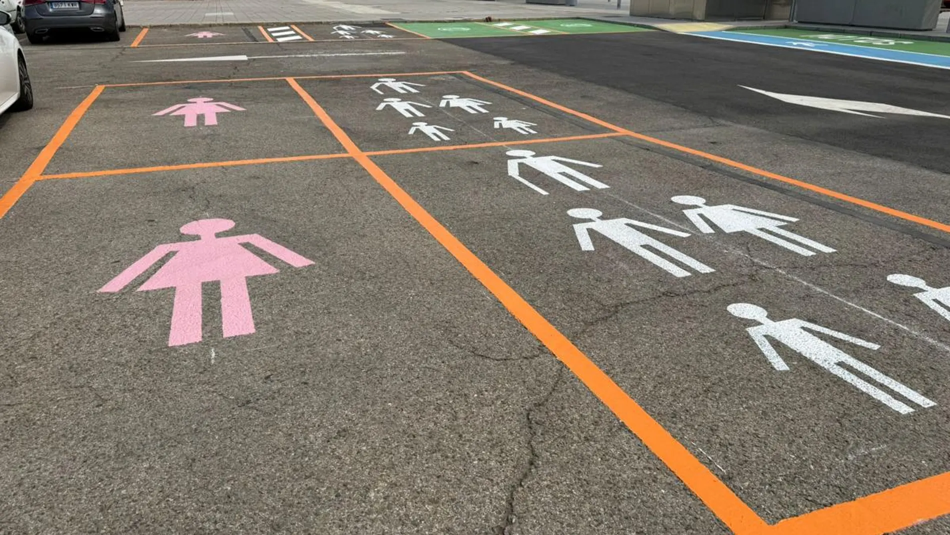 Polémica por la creación de una plaza de aparcamiento reservada para mujeres en León