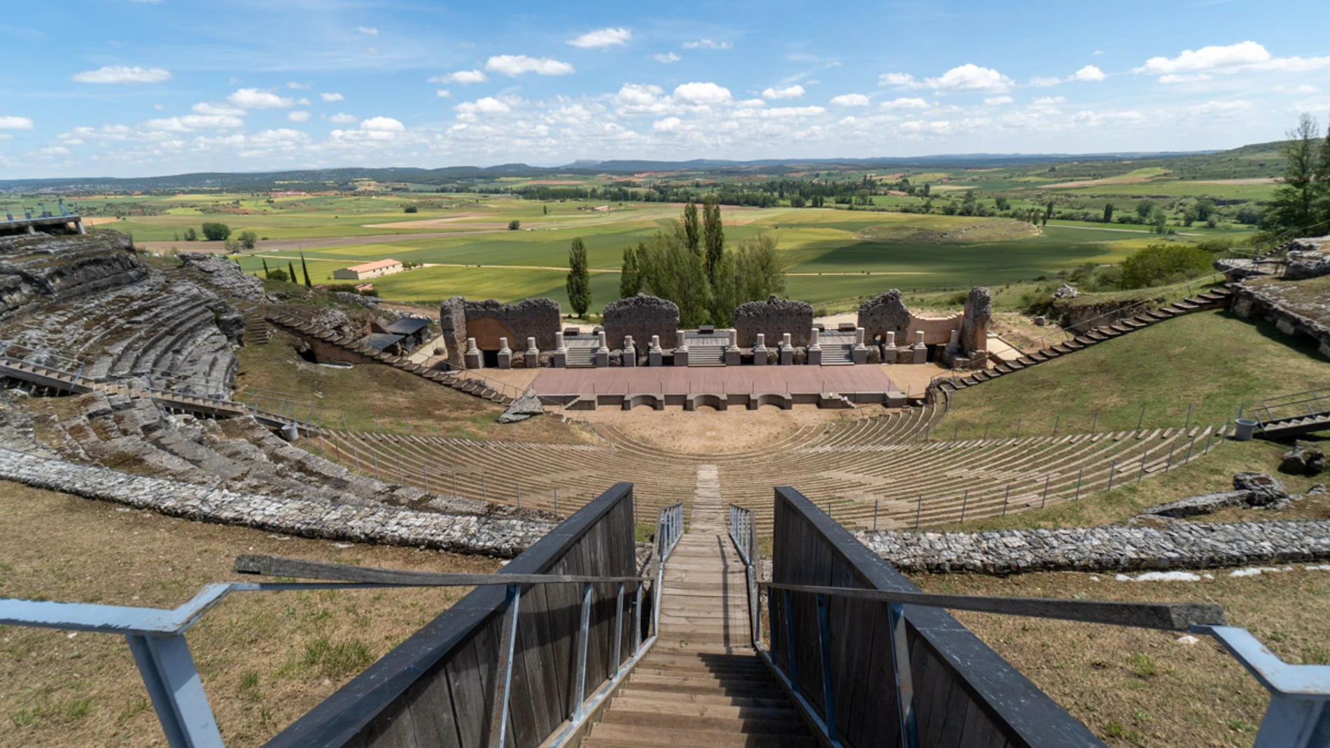 El teatro romano de Clunia se prepara para acoger la vigesimotercera edición de su Festival de Verano
