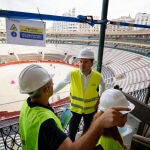 Vicent Mompó supervisa las reformas en la Plaza de Toros de València