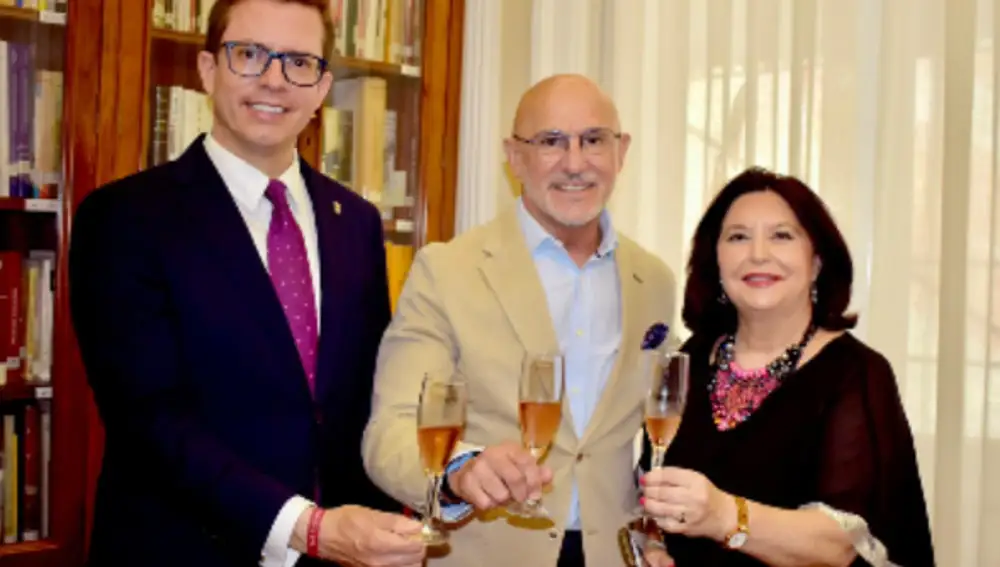 José Antonio Rupérez brinda con los galardonados Luis de la Fuente y Ana Belen Toribio