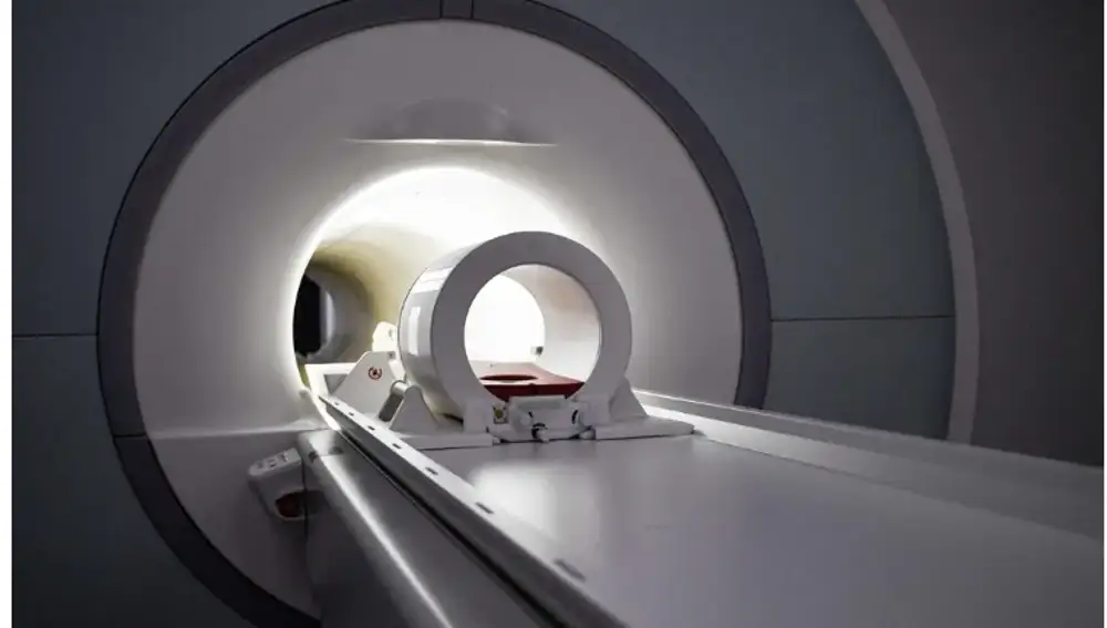 Como una escena de 'Destino Final': un hombre en estado grave tras ser arrastrado por una máquina de resonancia magnética
