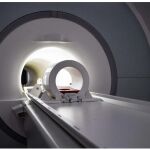 Como una escena de 'Destino Final': un hombre en estado grave tras ser arrastrado por una máquina de resonancia magnética