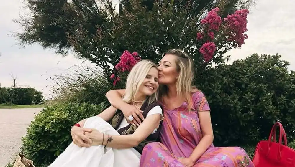 Eugenia Martínez de Irujo y Amaia Montero