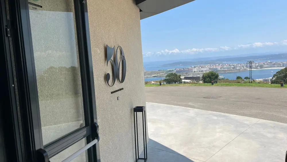 Cúpula de A Coruña donde aparece un número 50, no hay logotipo de Inditex