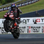 Jorge Martín hace un caballito este viernes en Brno