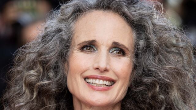Andie McDowell presumiendo de canas.