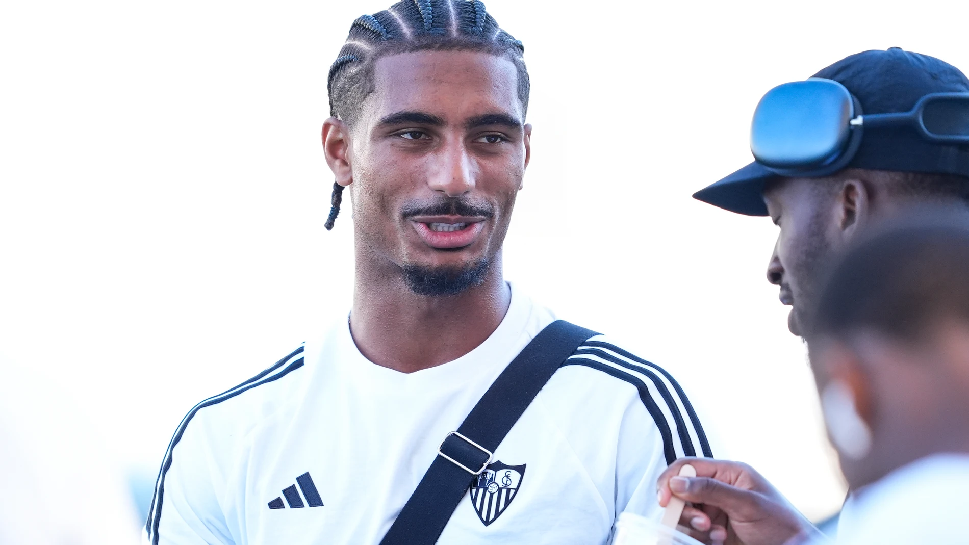 Loic Bade of Sevilla FC looks on before a Pre-Season friendly football match played between Sevilla FC and Sunderland AFC at Estadio Algarve on July 19, 2025 in Faro, Portugal AFP7 19/07/2025 ONLY FOR USE IN SPAIN