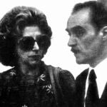 El marqués de Grañina, Gonzalo Fernández de Córdova y Topete, en una foto familiar, junto a una cuñada