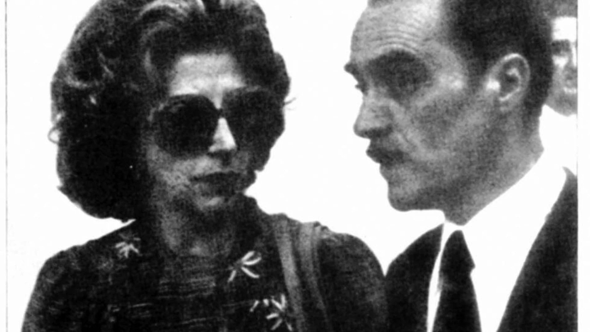 El marqués de Grañina, Gonzalo Fernández de Córdova y Topete, en una foto familiar, junto a una cuñada