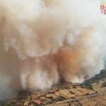 Situación "más positiva" en el incendio de Navaluenga (Ávila) que continúa con un perímetro de 26 km