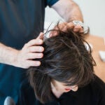 El cabello es uno de los más afectados en verano