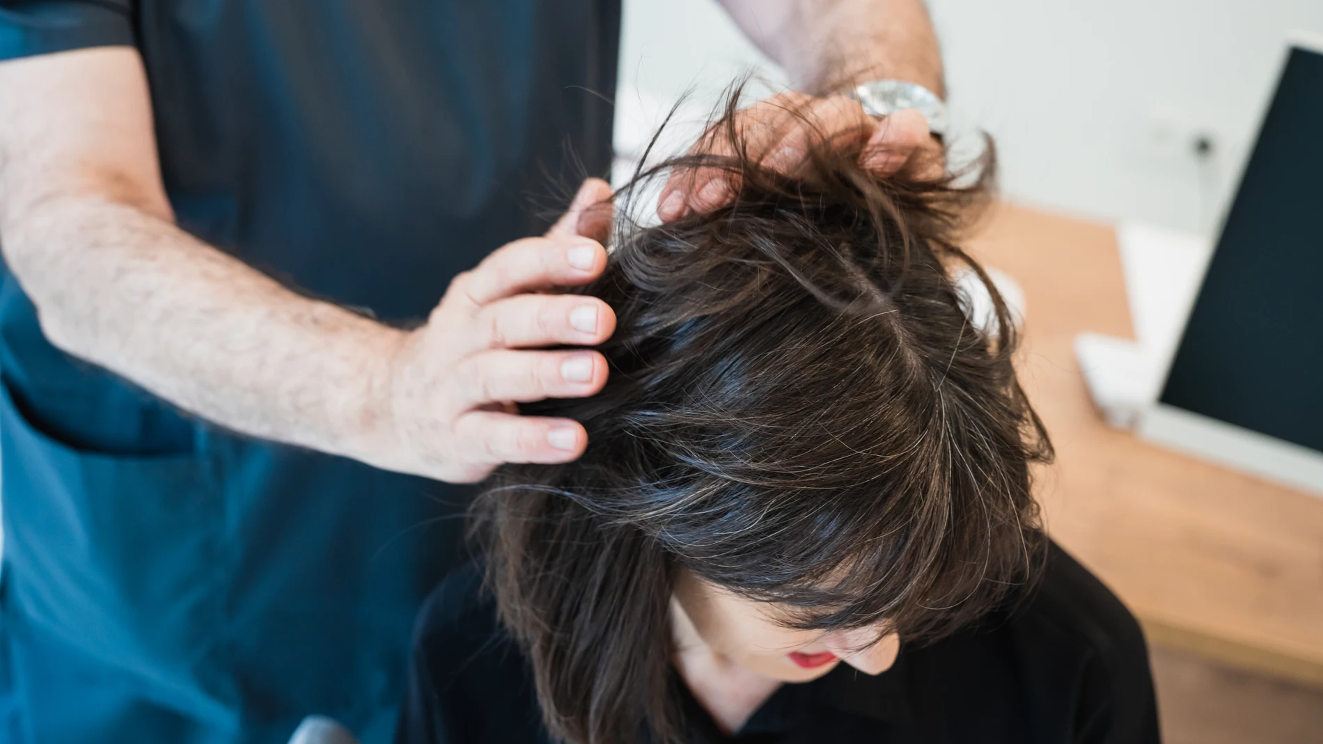 El cabello es uno de los más afectados en verano