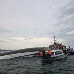 Tourist boat capsizes in Vietnam's Ha Long Bay