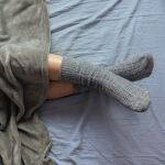 Qué significa dormir con calcetines, según la psicología