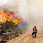 Incendios.- Los investigadores analizarán las causas del incendio de Ibi cuando se enfríe el lugar de inicio del fuego