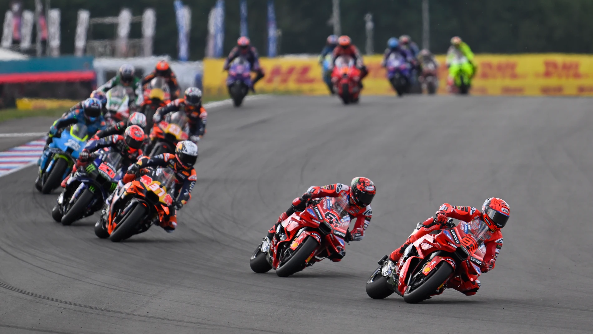 93 MARQUEZ Marc (spa), Ducati Lenovo Team, Ducati Desmosedici GP25, action with 63 BAGNAIA Francesco (ita), Ducati Lenovo Team, Ducati Desmosedici GP25 during the 2025 MotoGP Tissot Grand Prix of Czechia, at Brno, from July 18 to 20, in Czech Republic - Photo Studio Milagro / DPPIAFP7 19/07/2025 ONLY FOR USE IN SPAIN