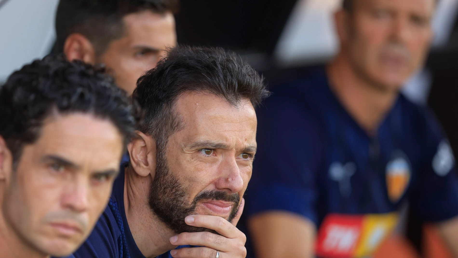 VALENCIA , 19/07/2025.- El entrenador del Valencia, Carlos Corberán, durante el partido amistoso que disputan este sábado el Valencia y el Castellón. EFE/ Kai Forsterling