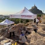 Voluntarios del proyecto ‘Fortalezas del Rey Lobo’ documentan una posible torre defensiva y un hallazgo inédito en El Castillejo