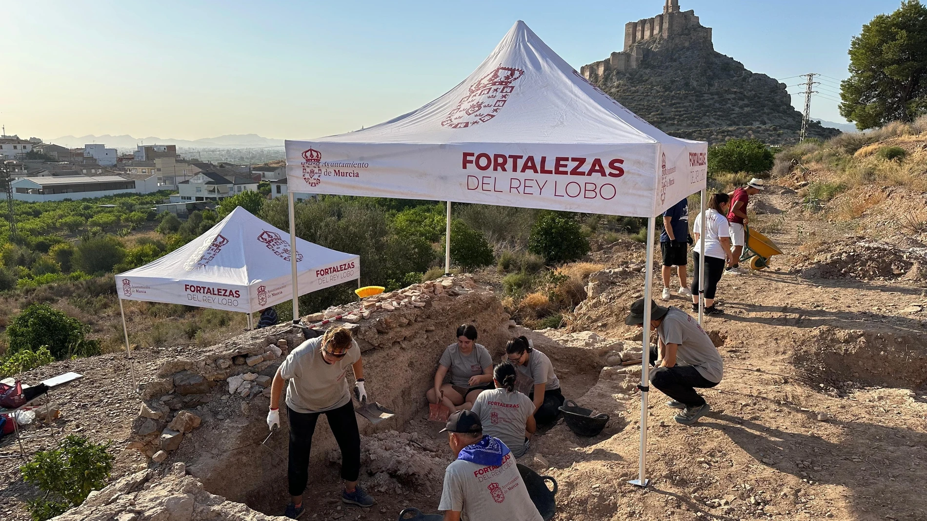 Voluntarios del proyecto ‘Fortalezas del Rey Lobo’ documentan una posible torre defensiva y un hallazgo inédito en El Castillejo