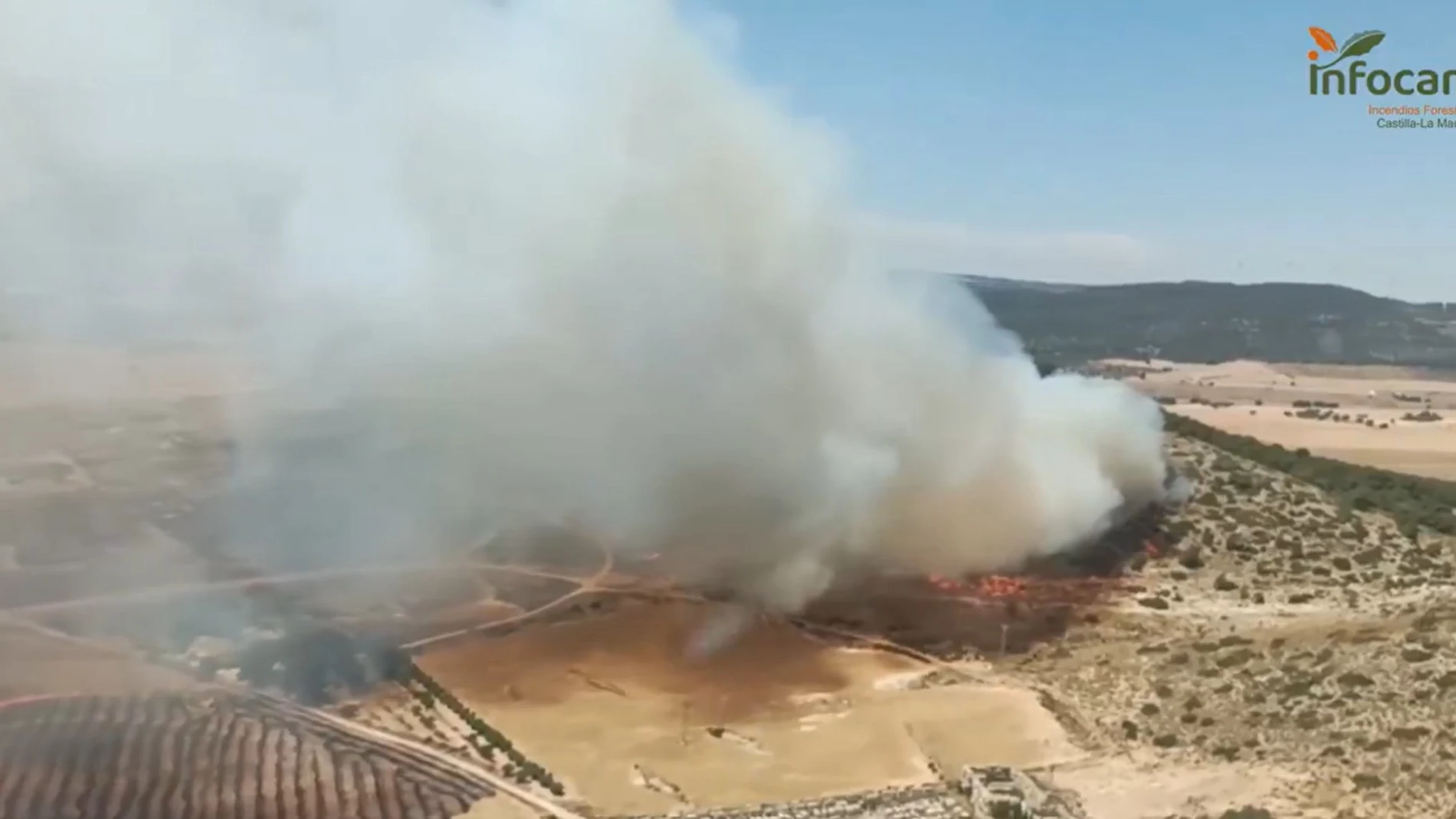 Incendio forestal en Villena, en la provincia de Alicante. REMITIDA / HANDOUT por PLAN INFOCAM Fotografía remitida a medios de comunicación exclusivamente para ilustrar la noticia a la que hace referencia la imagen, y citando la procedencia de la imagen en la firma 19/07/2025