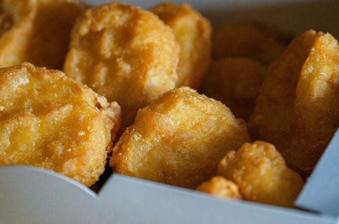 Receta de nuggets caserospara evitar los ultraprocesados ​​con los niños: crujientes y listos en 20 minutos en la freidora de air
