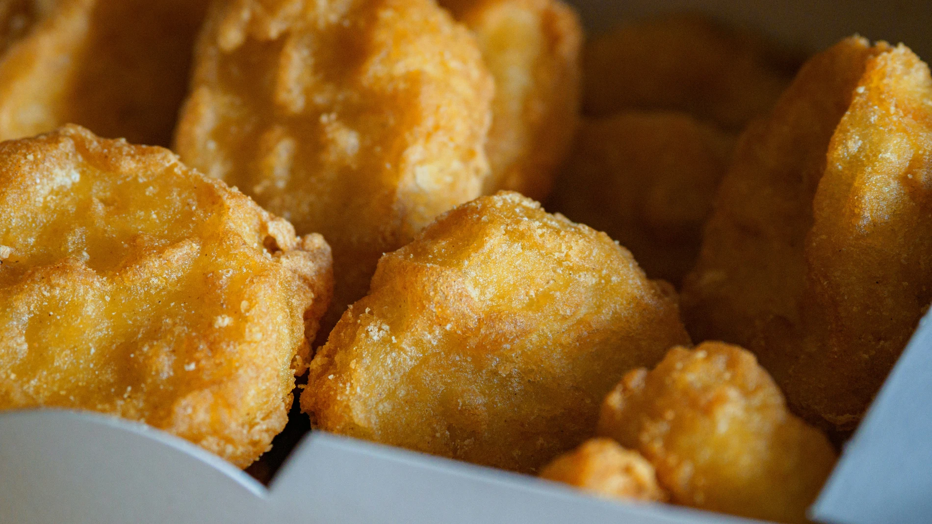 Receta de nuggets caserospara evitar los ultraprocesados con los niños: crujientes y listos en 20 minutos en la freidora de air