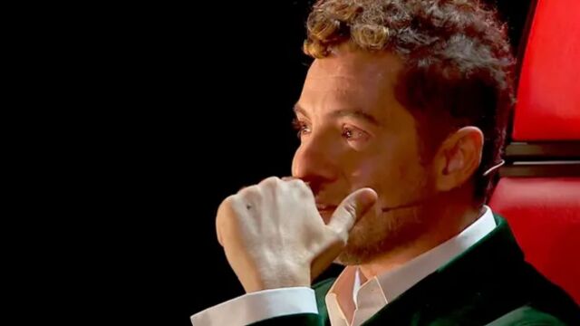 David Bisbal rompe a llorar en la final de 'La Voz Kids' al recibir un homenaje sorpresa