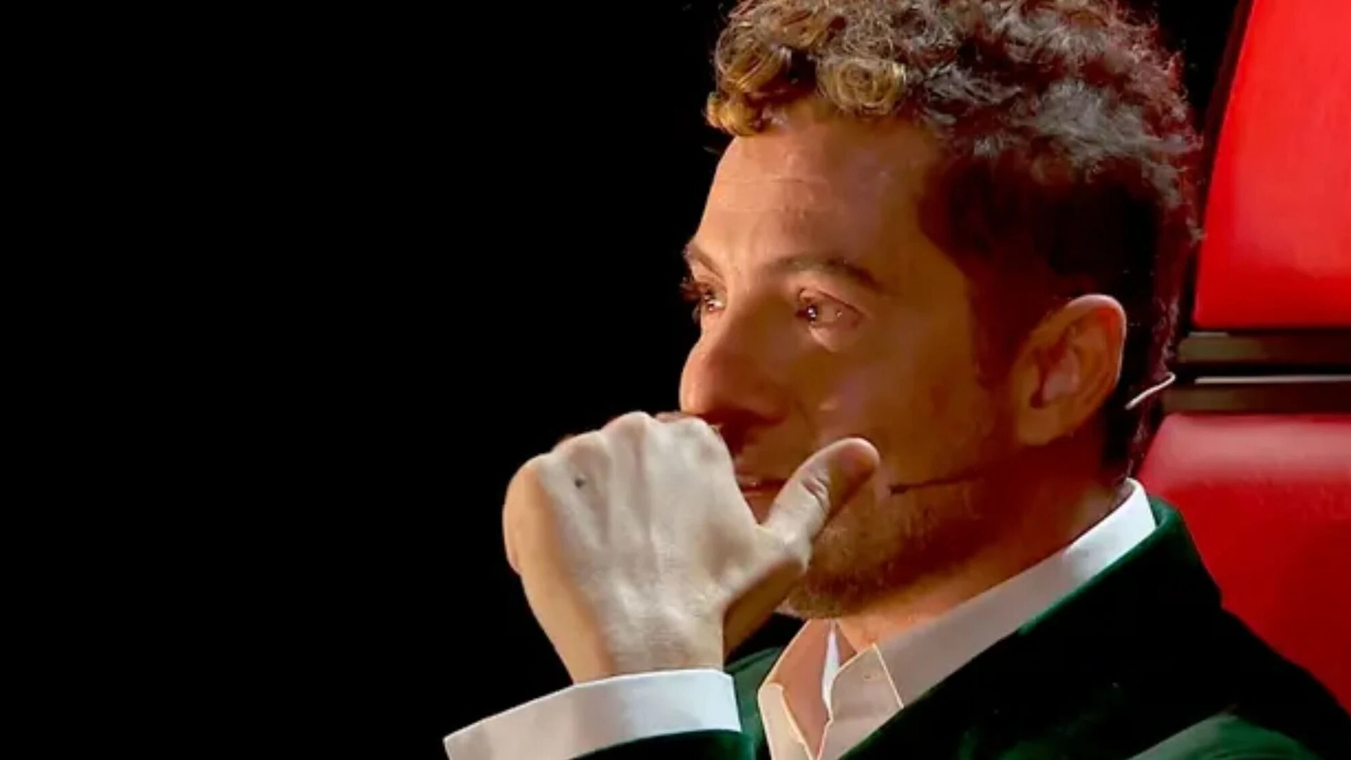 David Bisbal rompe a llorar en la final de 'La Voz Kids' al recibir un homenaje sorpresa