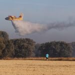 El incendio de Paredes del Monte obliga a desalojar un espacio natural y recreativo en Palencia
