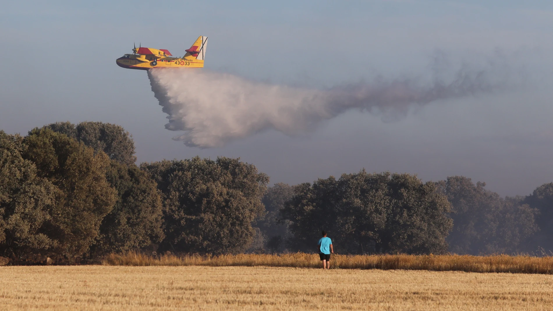 El incendio de Paredes del Monte obliga a desalojar un espacio natural y recreativo en Palencia