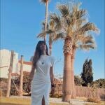 Sara Carbonero con vestido blanco.