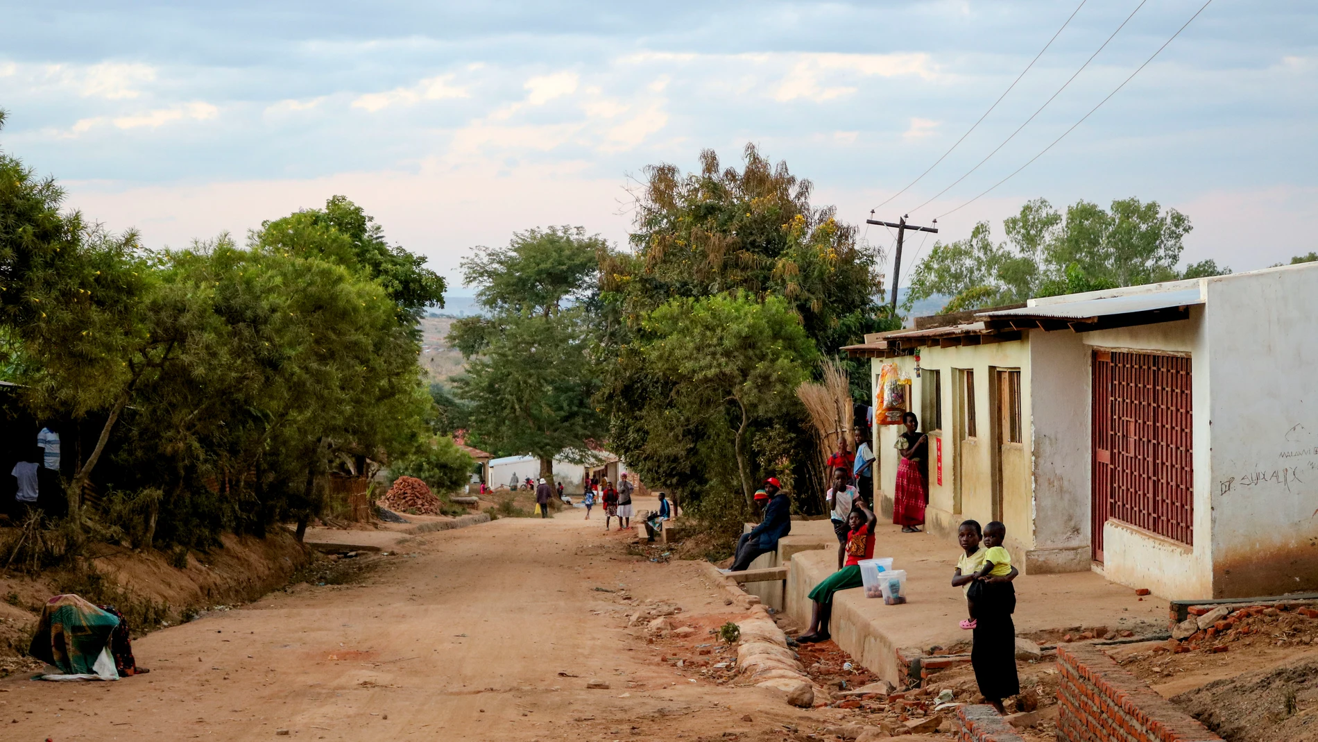Lilongüe, 20/07/2025.- Una calle de Lilongüe, la capital. Malaui dio esta semana el pistoletazo de salida a una nueva campaña electoral de cara a las elecciones generales del próximo 16 de septiembre, en un contexto marcado por la pobreza extrema, la desconfianza en las instituciones y un creciente malestar ciudadano. EFE/Paula García-Ajofrín