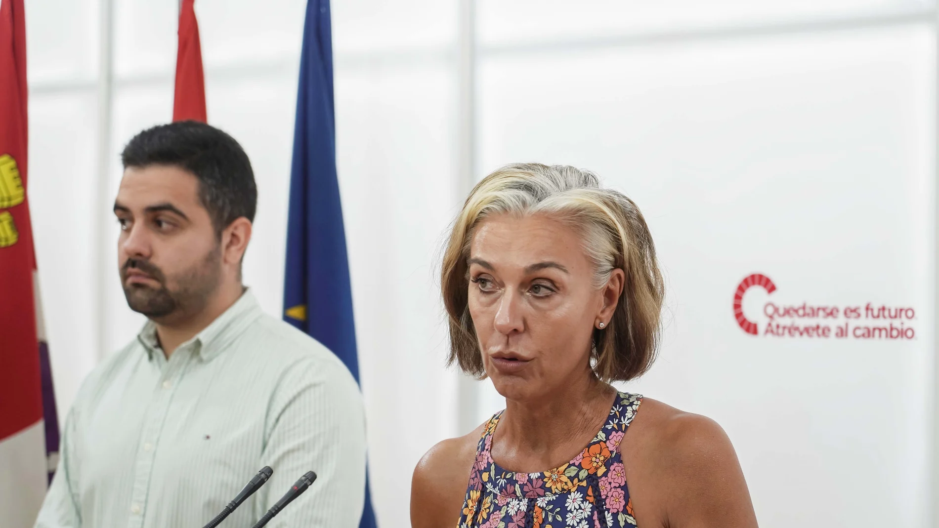 La secretaria de Vivienda y Fomento de la Comisión Ejecutiva Autonómica del PSOE de Castilla y León, Ana Casado, y el secretario general de Juventudes Socialistas de Castilla y León, Diego Vallejo, analizan la situación de la vivienda en la Comunidad.
