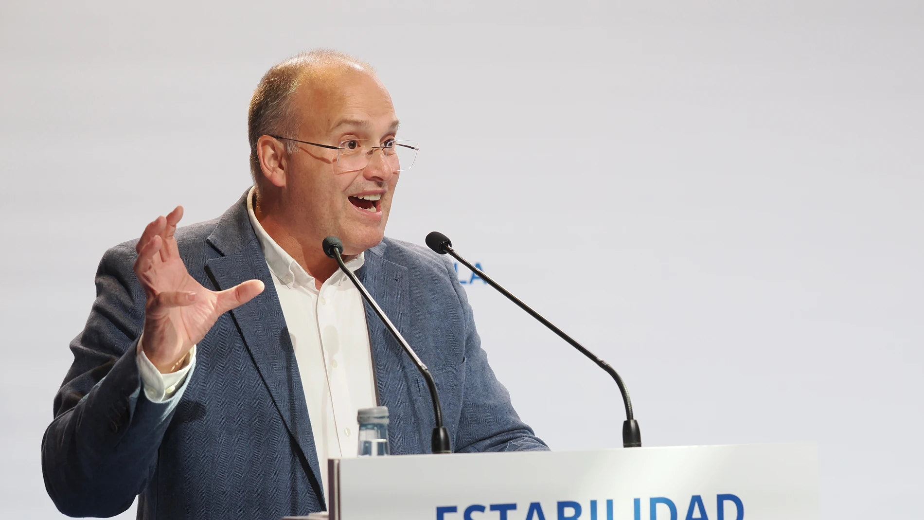 El secretario general del PP, Miguel Tellado, interviene durante la clausura de la Junta Directiva Autonómica y del Comité Ejecutivo del PP de Castilla y León, en el Hotel AC Palacio de Santa Ana, a 21 de julio de 2025, en Valladolid, Castilla y León (España). Durante el acto, se ha hecho balance de los últimos meses y se ha marcado la estrategia política del Partido Popular de cara a los próximos meses y a las elecciones autonómicas, que en principio tendrán lugar en marzo de 2026. El encuen...