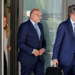 La Fiscalía pide la retirada del pasaporte de Pardo de Vera y del exdirector de Carreteras