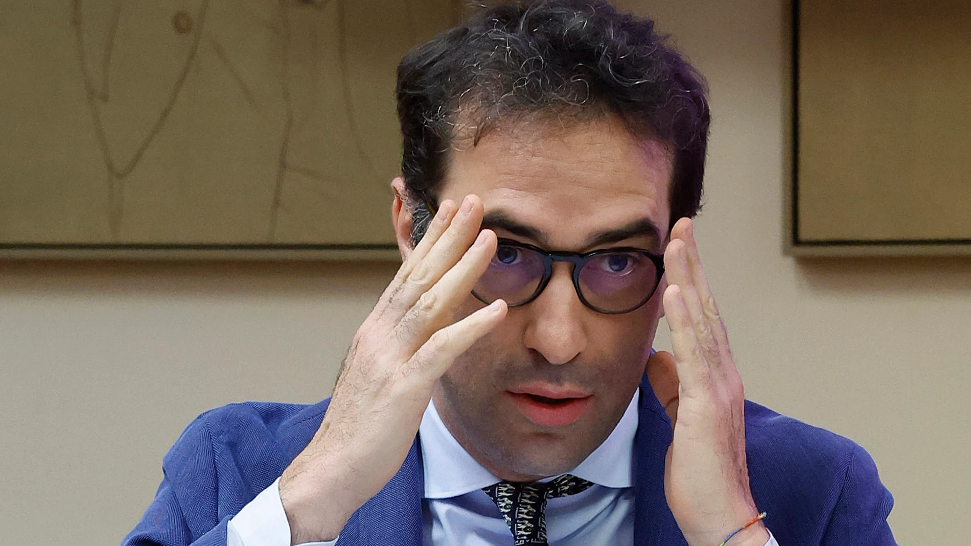 MADRID, 21/07/2025.- El ministro de Economía, Carlos Cuerpo, comparece en la Comisión de Economía, Comercio y Transformación Digital del Congreso de los Diputados, para informar sobre el Plan de Respuesta y de Relanzamiento Comercial, y sobre los avances en la respuesta ante los daños causados por la dana, entre otros asuntos de su Departamento, este lunes. EFE/ J.P.Gandul