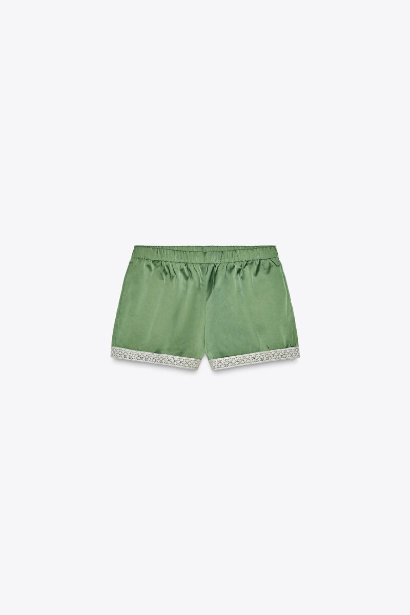 Shorts satinados encaje.