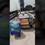 Detenido un matrimonio en Sevilla por estafa tras el robo de un camión para su venta y usar matrículas falsas