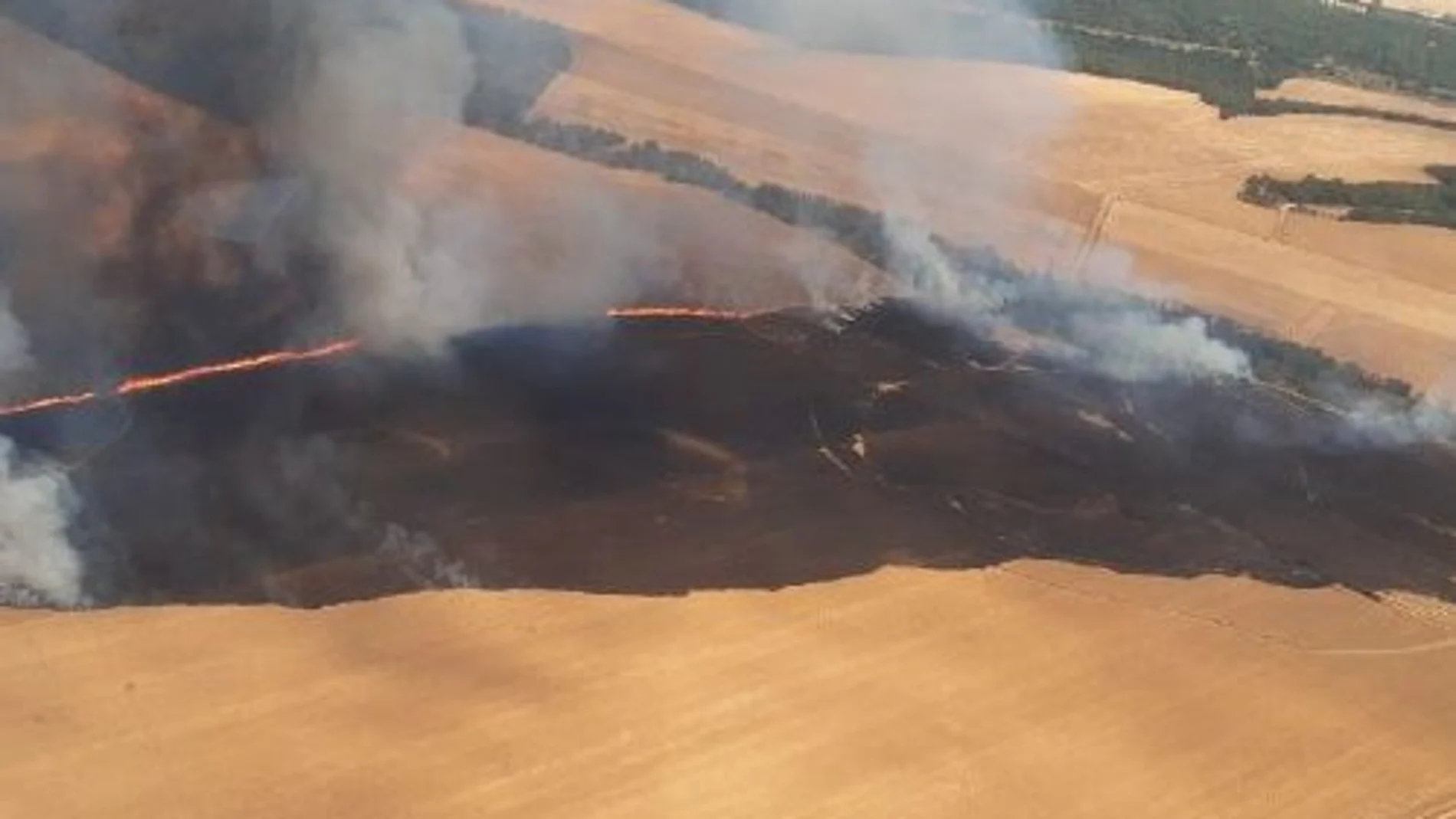 Vista aérea del incendio de Villasur (Palencia)