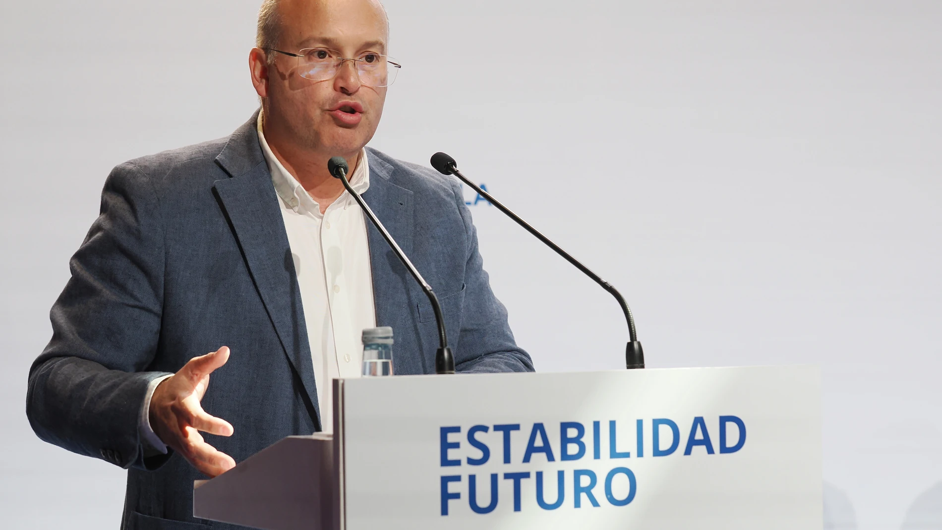 El secretario general del PP, Miguel Tellado, interviene durante la clausura de la Junta Directiva Autonómica y del Comité Ejecutivo del PP de Castilla y León, en el Hotel AC Palacio de Santa Ana, a 21 de julio de 2025, en Valladolid, Castilla y León (España). Durante el acto, se ha hecho balance de los últimos meses y se ha marcado la estrategia política del Partido Popular de cara a los próximos meses y a las elecciones autonómicas, que en principio tendrán lugar en marzo de 2026. El encuen...