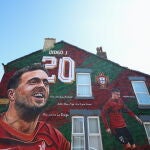 Mural en honor a Diogo Jota y André Silva cerca del estadio de Anfield
