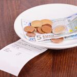 Polémica en un restaurante de Málaga por exigir propina: "3,5 por persona sin ni siquiera consultarlo”