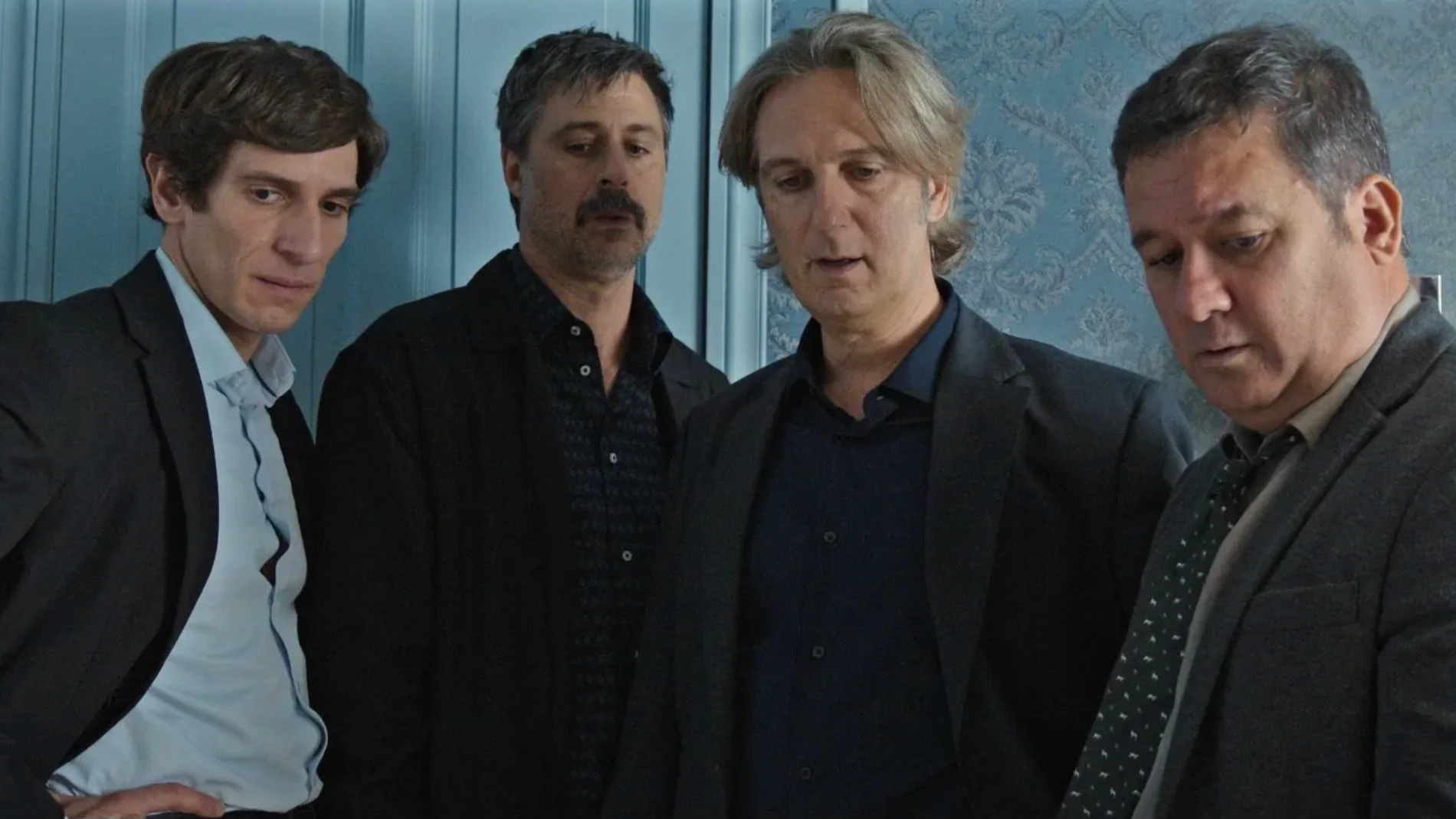 Quim Gutiérrez, Hugo Silva, Ernesto Alterio y Secun de la Rosa en la película 'Un funeral de locos'