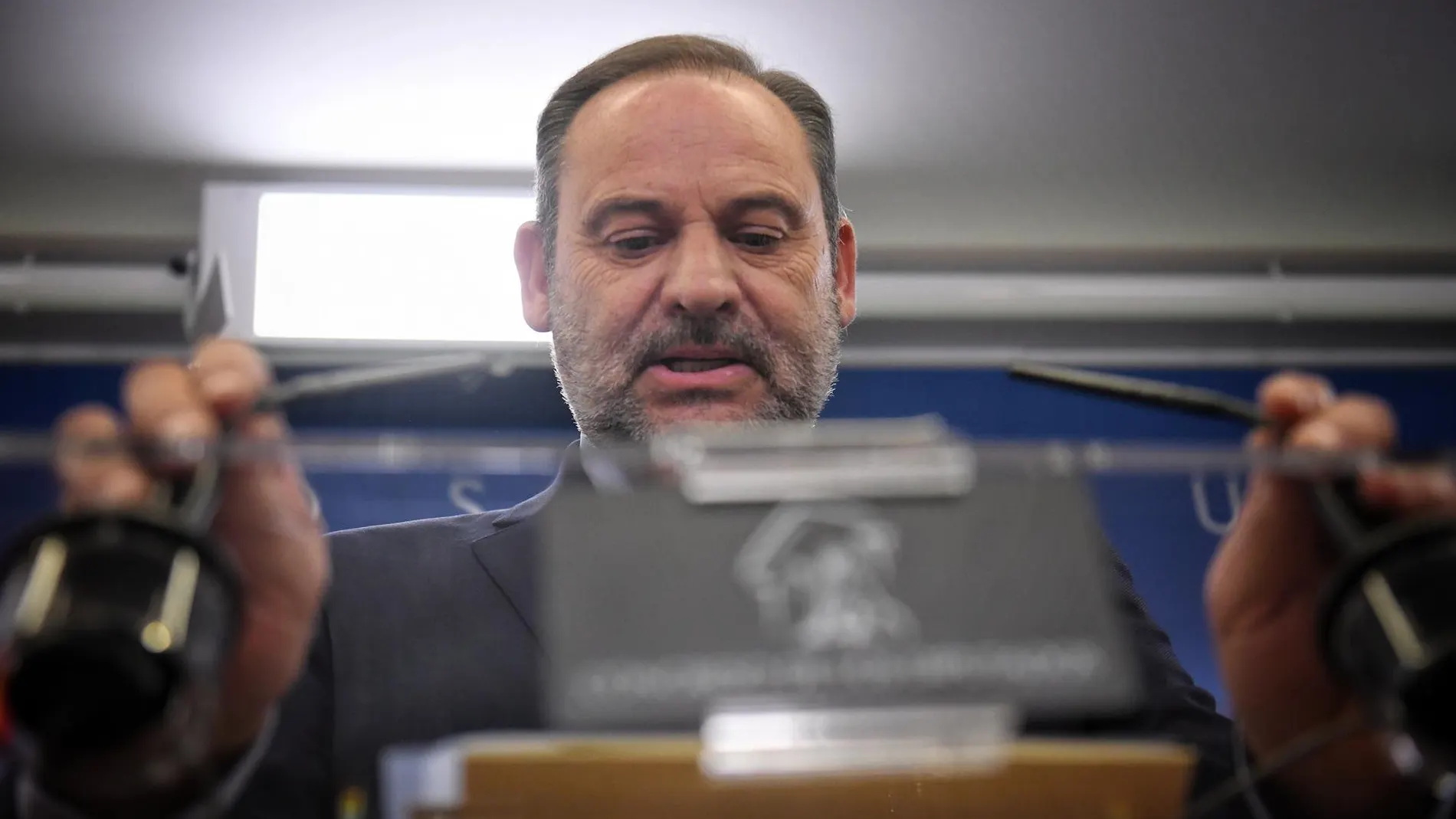 AMP.- El PSOE dice que en diez años pagó a Ábalos más de 586.000 euros y que él donó al partido más de 45.000 euros
