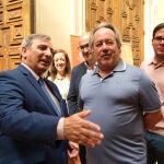 Sanz Merino conversa con Francisco Guarido tras la reunión que han mantenido hoy