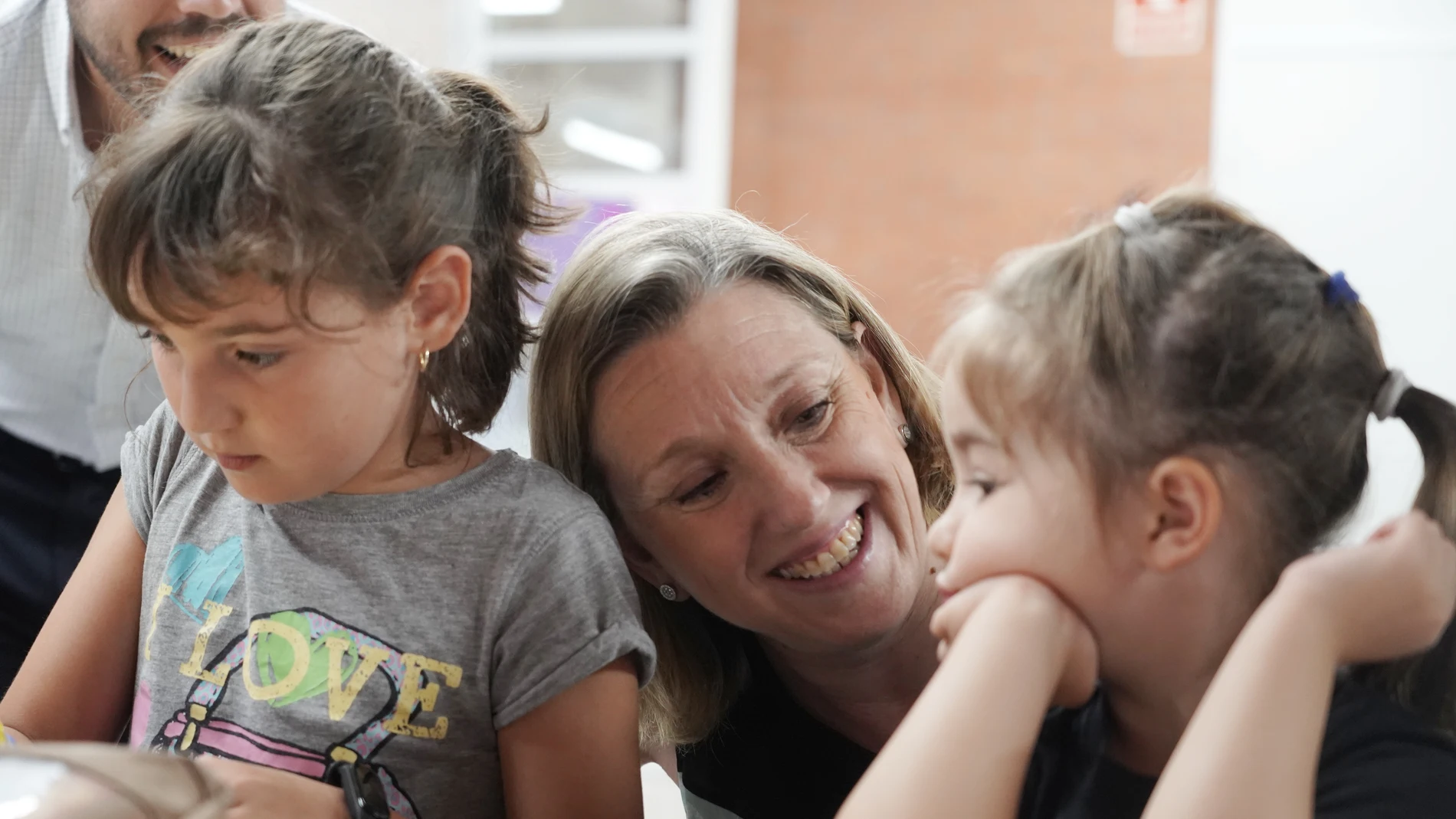 La vicepresidenta y consejera de Familia e Igualdad de Oportunidades, Isabel Blanco, visita a los participantes del programa 'Conciliamos verano 2025'