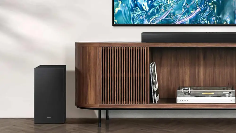 Esta barra de sonido incluye un subwoofer con Bass Boost
