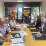 La Cámara de Contratistas de Castilla y León promovió la celebración de una reunión con el Instituto Tecnológico Agrario de Castilla y León (Itacyl) con el objetivo de dar a conocer ‘Ecoroad’, un producto multienzimático de origen estadounidense para la estabilización de suelos y construcción de carreteras