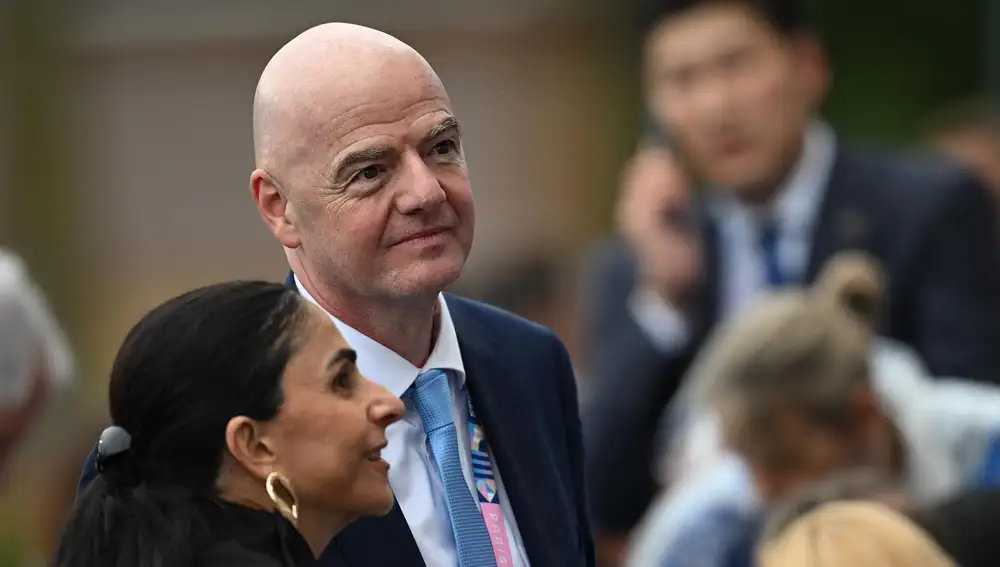 Fútbol/Eurocopa.- Gianni Infantino, "profundamente apenado" por los insultos racistas contra Jess Carter